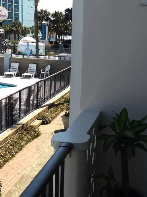 Pool Front & Across From Beach Миртл-Бич Экстерьер фото