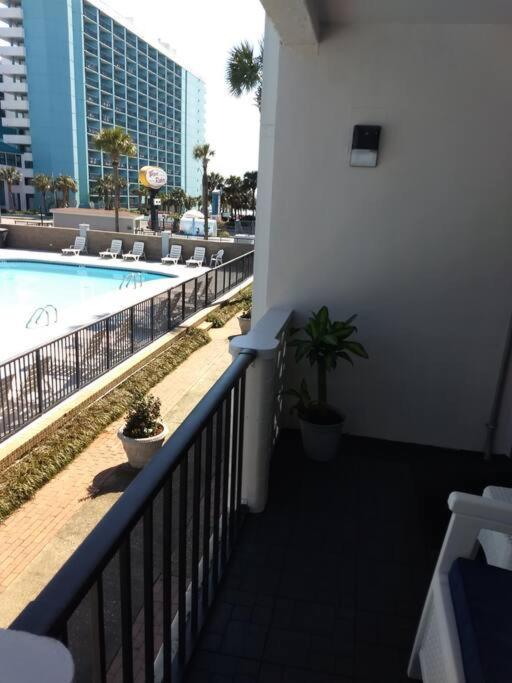 Pool Front & Across From Beach Миртл-Бич Экстерьер фото